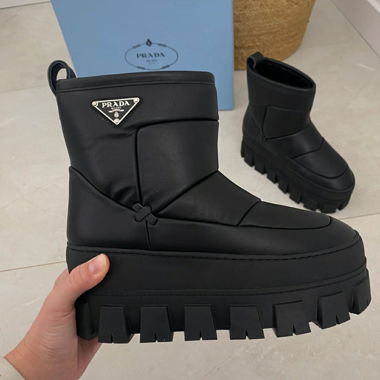 Stivaletti Prada neri con plateau
