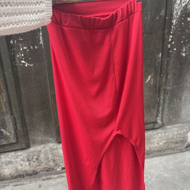 Jupe midi rouge avec fente