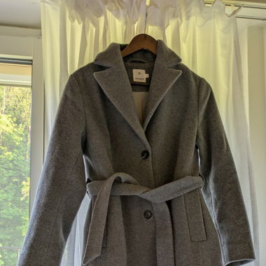Manteau en laine vierge bio gris avec ceinture à nouer
