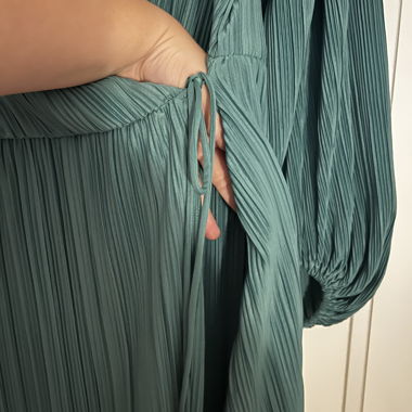 Green elegant plus-size dress 