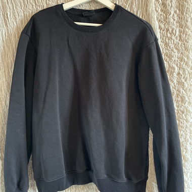 black sweatshirt