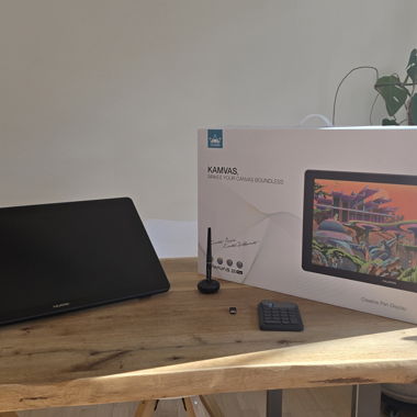 HUION Kamvas 22 Plus con Keydial K100