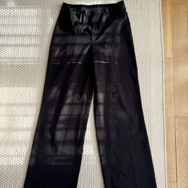 straight-leg trousers