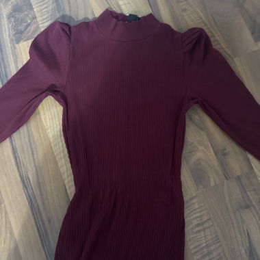Bordeauxrote Robe