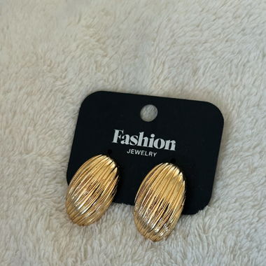 Boucles d’oreilles dorées (alliage)