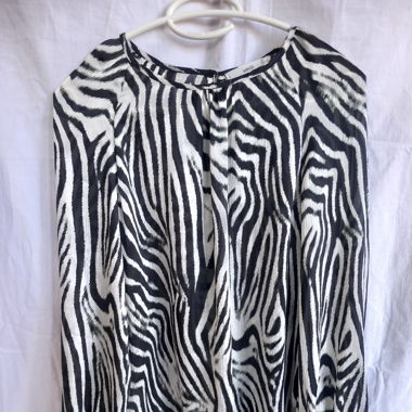 Blouse noire et blanche