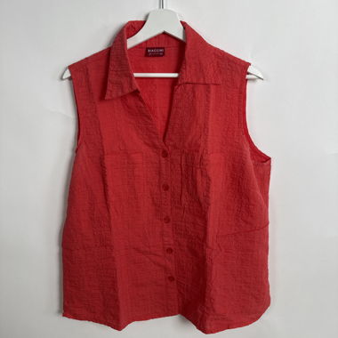 Blouse rouge sans manches