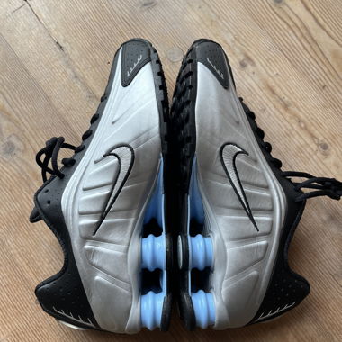 Nike Shox R4