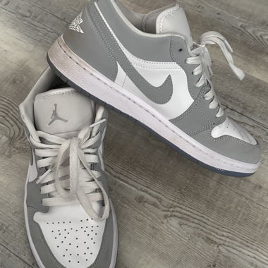 Jordan Low Sneaker Grau/Weiss