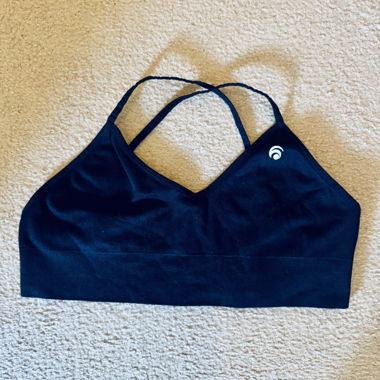 Black cross-back sports bra