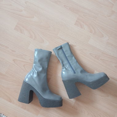 Stivaletti con plateau grigi di Stella McCartney