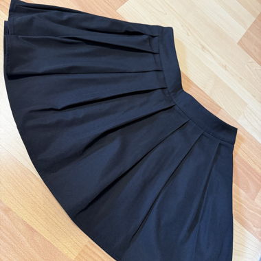 Black pleated skirt