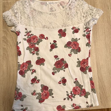 Blumiges Spitzen-Top