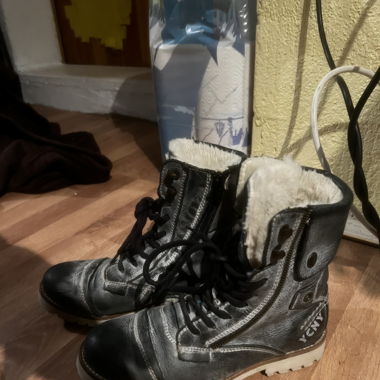 YCNY Gefütterte Schuhe