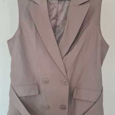 Blazer senza maniche grigio con cintura