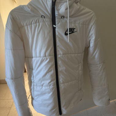 Giacca imbottita Nike con cappuccio