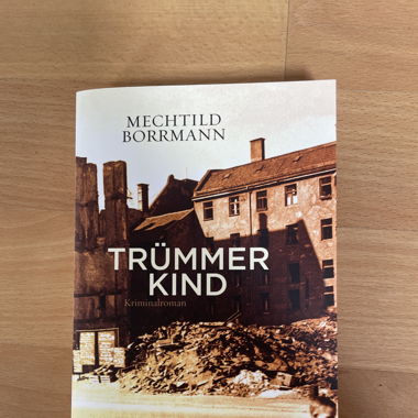 Buch; Trümmer Kind