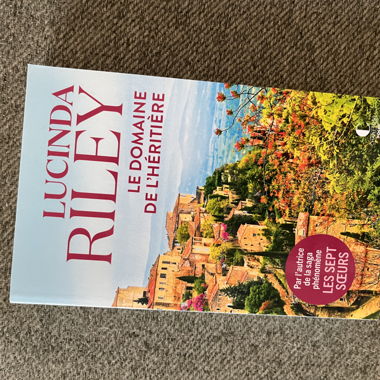 Livre Lucinda Riley "Le domaine de l’héritière"