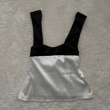 Satin-Top schwarz/weiss