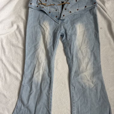 Jeans a zampa Capri con lavaggio chiaro