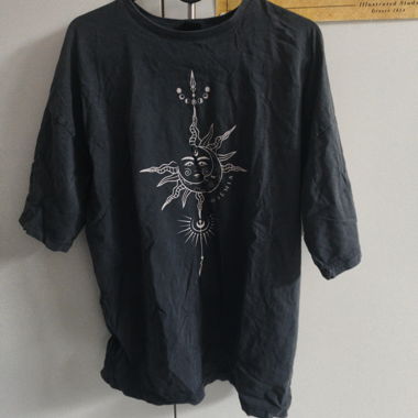 T-shirt gris graphique