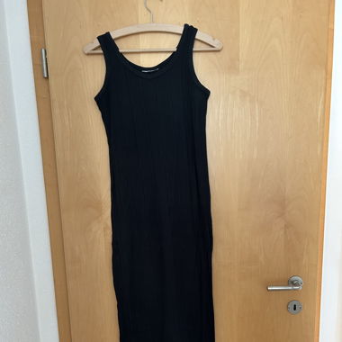 Very flattering black dress