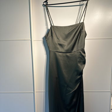 Kleid mit Seitenschlitz