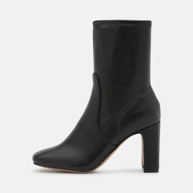 Bottines noires à talon à bout carré