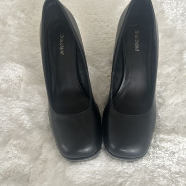 Graceland Platform Pumps