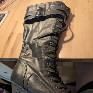 Heeled boots
