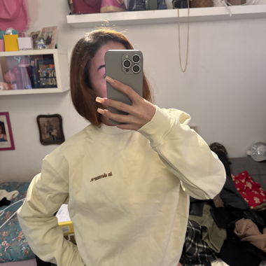 Cremefarbenes Sweatshirt