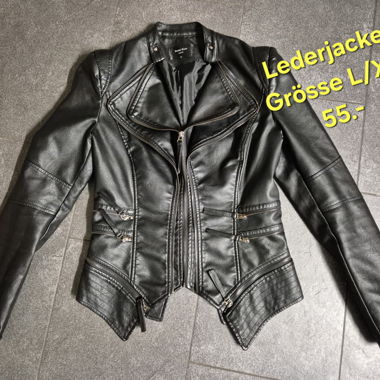 Giacca in pelle con borchie