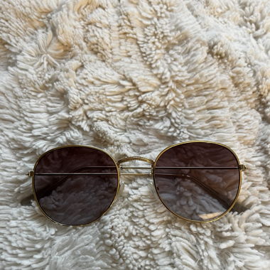 Sunglasses in a round shape