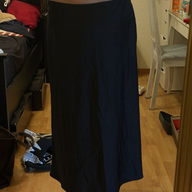 Jupe longue noire en satin
