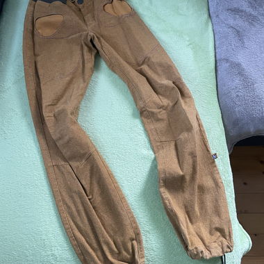Pantaloni d’arrampicata E9
