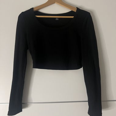 Black Cropped Long Sleeve Top