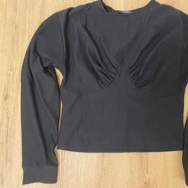 Schwarze Pulli 