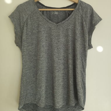 T-shirt sportiva grigia