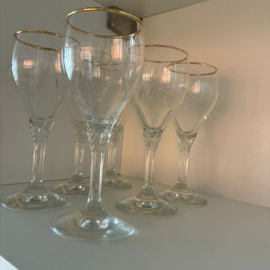 6 calici da vino in vetro con bordo dorato