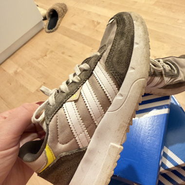 sneakers adidas grigie e gialle