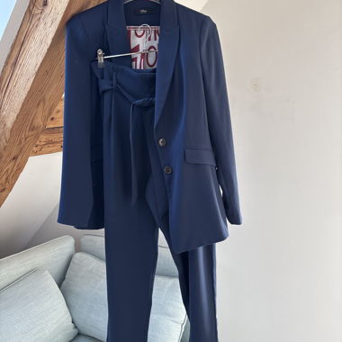 Blazer e pantaloni blu navy