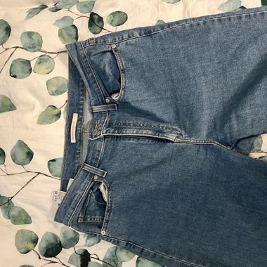 Levi’s High Waisted Mom Jeans (32)