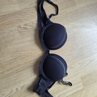 Reggiseno push-up nero con pizzo
