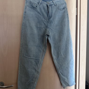 Jean bleu coupe large