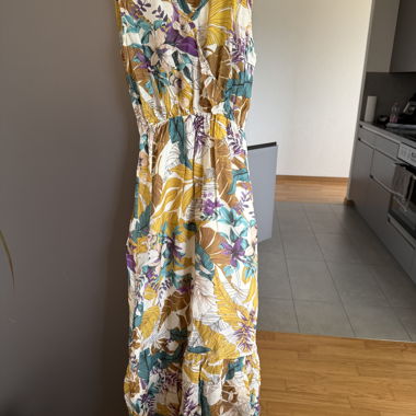 Langes Kleid mit Blumenmuster