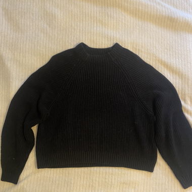 Schwarzer Strickpullover
