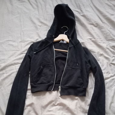 Sweat shirt à capuche court 