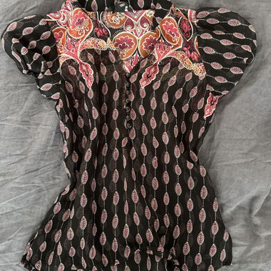 Blusa trasparente con motivo