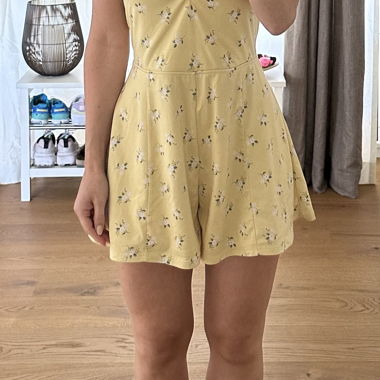 Salopette-short à fleurs
