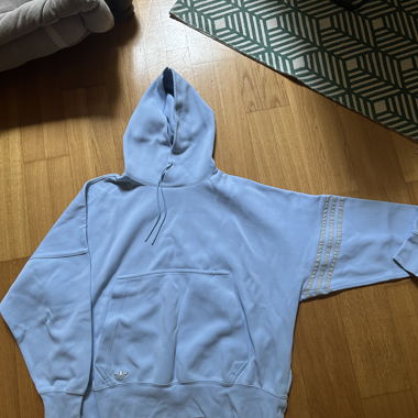 adidas Hellblauer Hoodie
